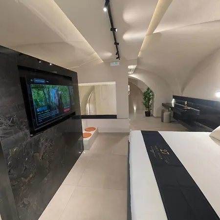 Twentyseven Luxury Apartment *